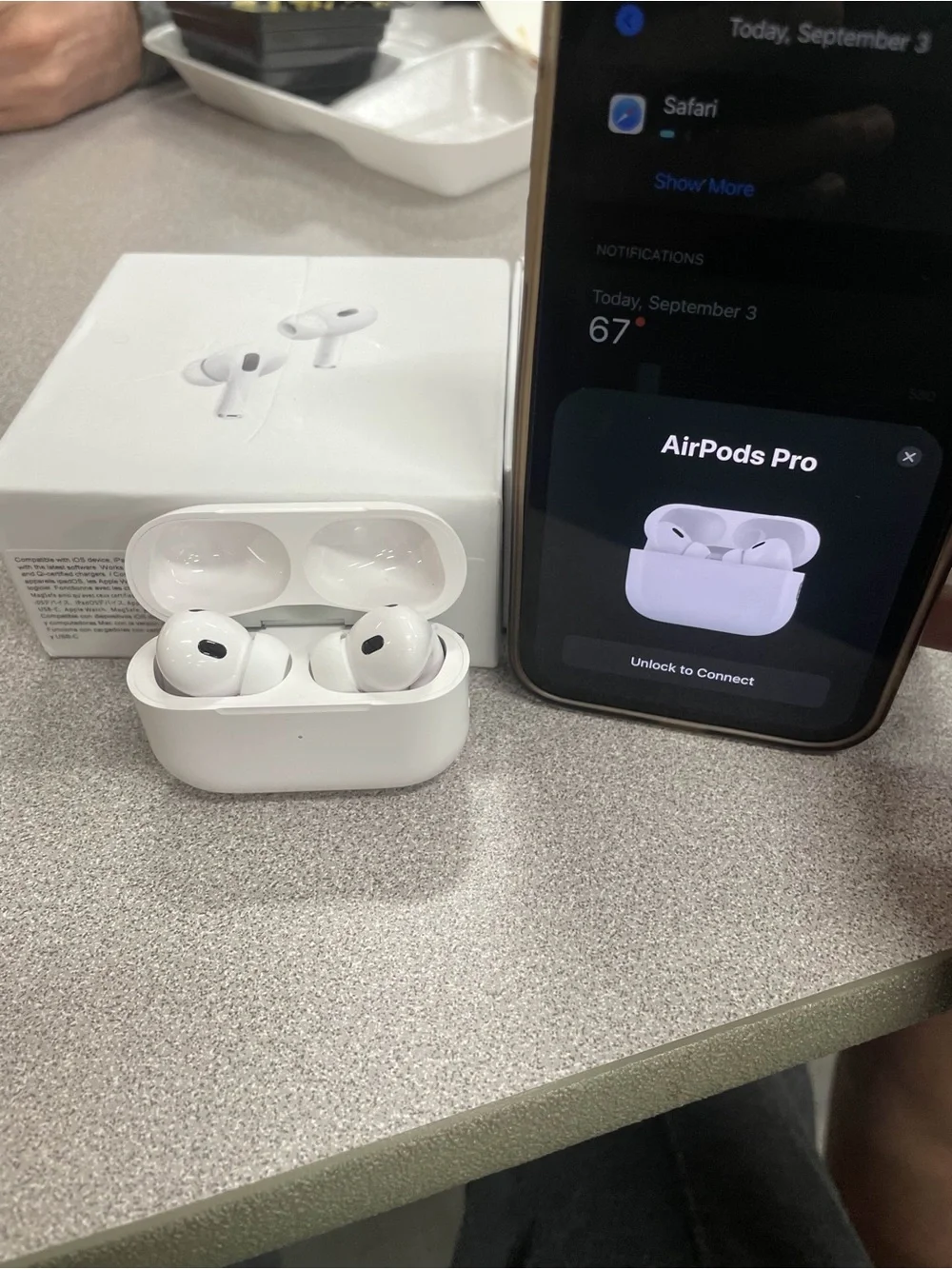 Apple White Earbuds Wireless Noise-Canceling Earbuds